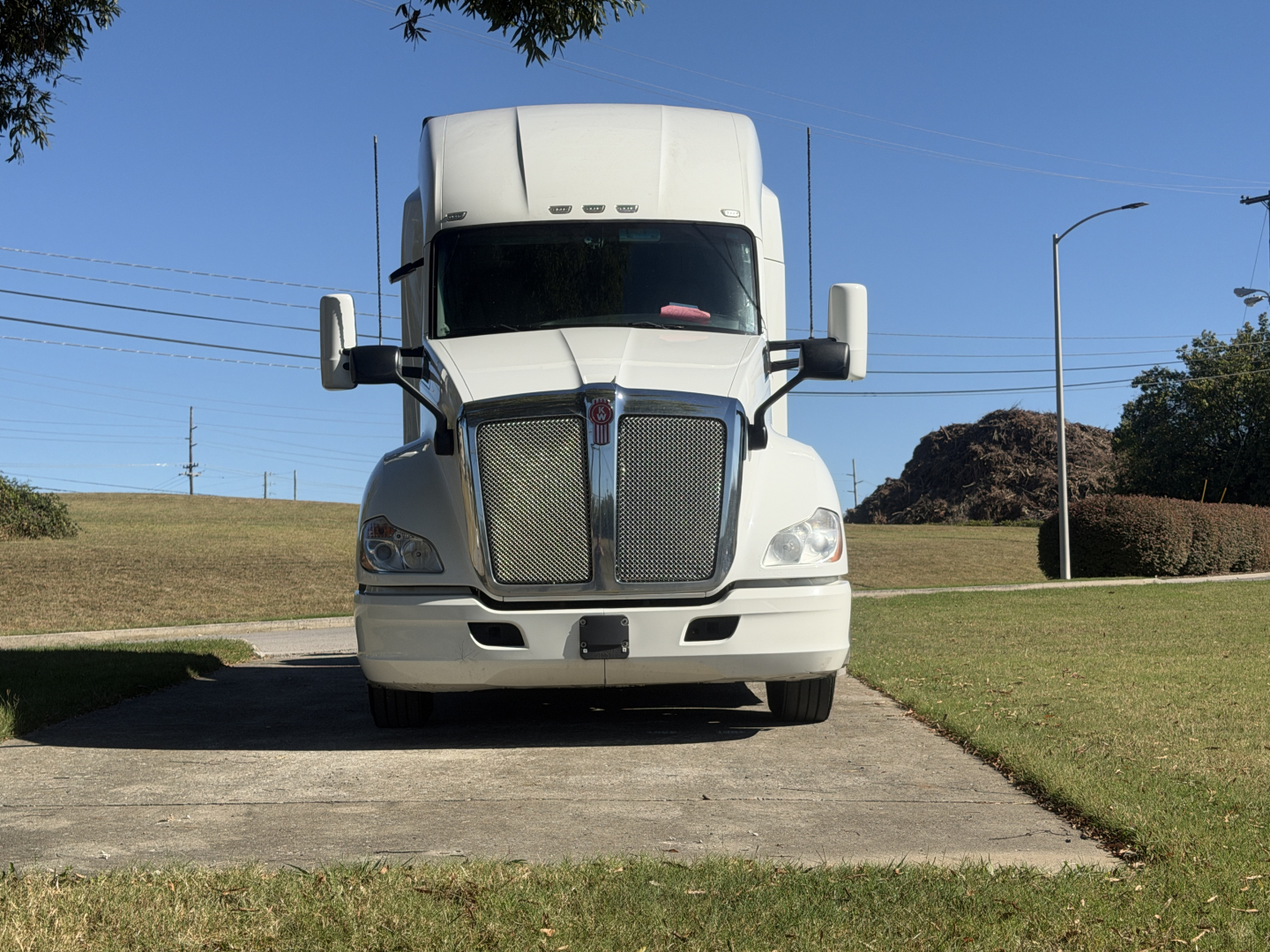 Kenworth T680 truck front view showing grille and headlights