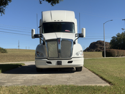 Kenworth T680 truck front view showing grille and headlights