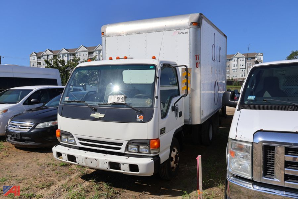 Box truck cab over featuring 2005 Chevrolet W4500 with box cargo area, front view showing Chevrolet emblem and grille, side mirrors, and box-rig with white cab.