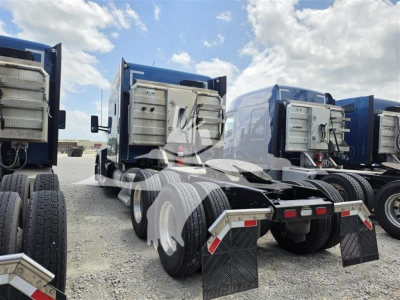 Kenworth T680 rear chassis and sleeper truck with fifth wheel and dual rear axles, view of back of cab and rear mud flaps.