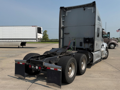 Kenworth T680 tractor rear right side view showing fifth wheel area, dual rear axles, and sleeper cab.