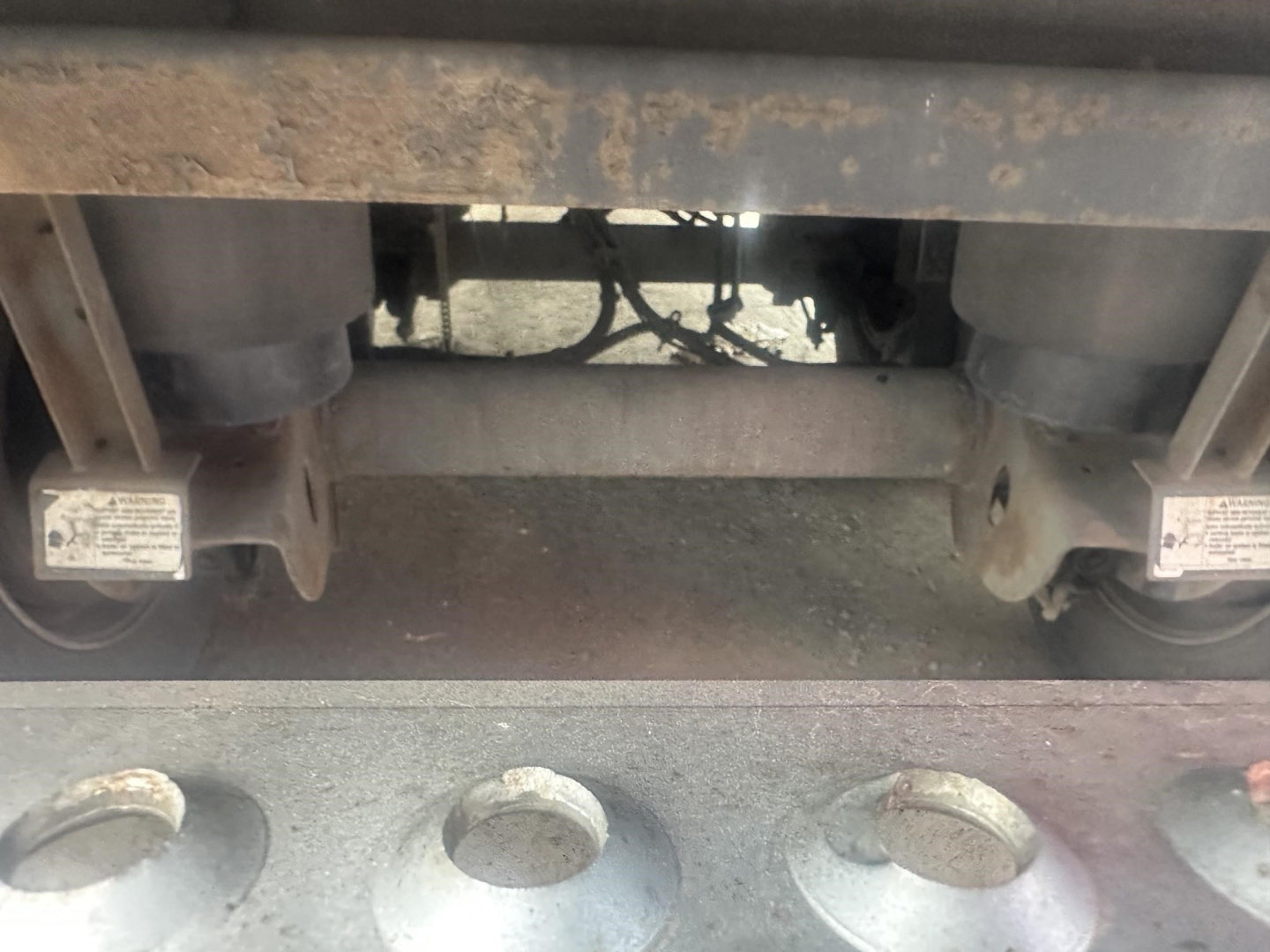 Trailer undercarriage showing axles and landing gear on a 2015 Utility 3000R reefer trailer.