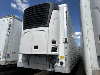 Trailer refrigeration unit on a 2015 Utility 3000R reefer trailer showing Thermo King cooling unit and side door hinges.