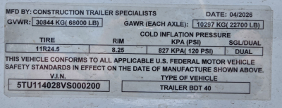 MFD BY: CONSTRUCTION TRAILER SPECIALISTS plate showing GVWR 30844 KG (68000 LB), GAWR 10297 KG (22700 LB) per axle, cold inflation pressure multi-tetailed. VIN 5TU114028VS000200, Type of vehicle: Trailer BDT 40, Tire 11R24.5, Rim 8.25, KPA 