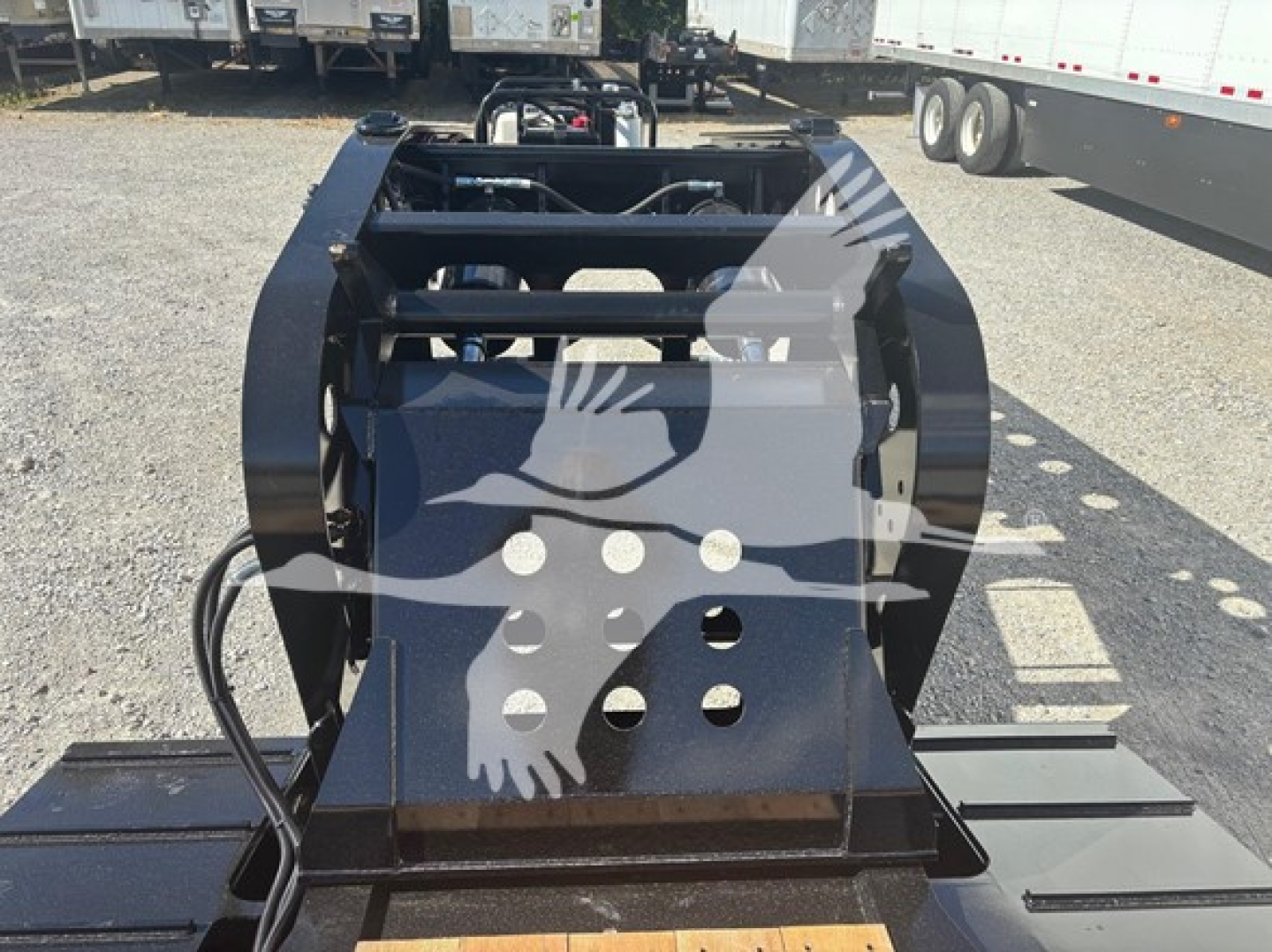 Front view of a Fontaine N20 lowboy trailer coupling fitting with pony motor mount and hydraulic lines visible.