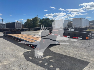 Lowboy trailer with a pony motor Fontaine N20 long flatbed, dual-axle, with wood deck and gooseneck connection, labeled equipment in lot.