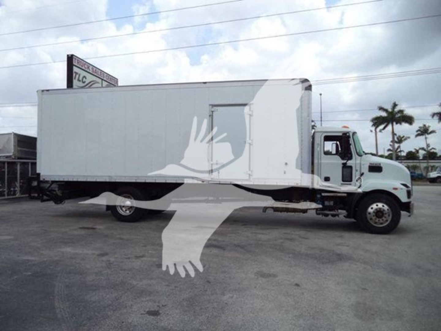 Mack MD7 box truck in service with a white cargo box and cab, side view showing length and wheelbase.