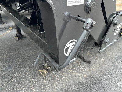Trail-Eze TE801 trailer hitch and frame showing manual crank and mounting hardware.