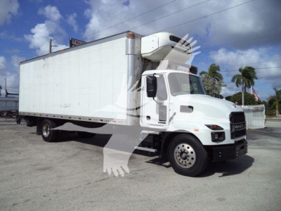 Mack MD6 refrigerated truck with a liftgate, side view showing box trailer and cab, stock number 268303RFM.