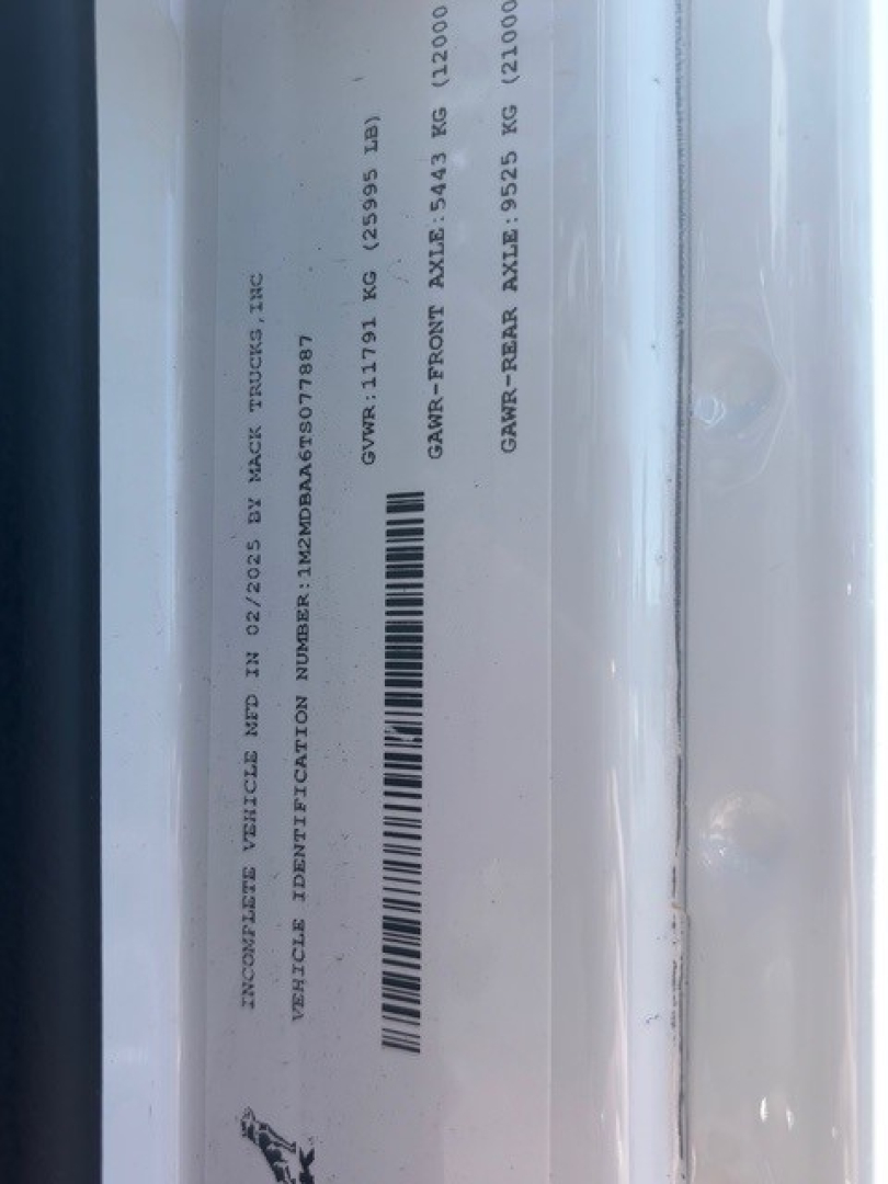 MD7 truck VIN label showing vehicle identification and barcode with serial numbers and front/rear axle data.