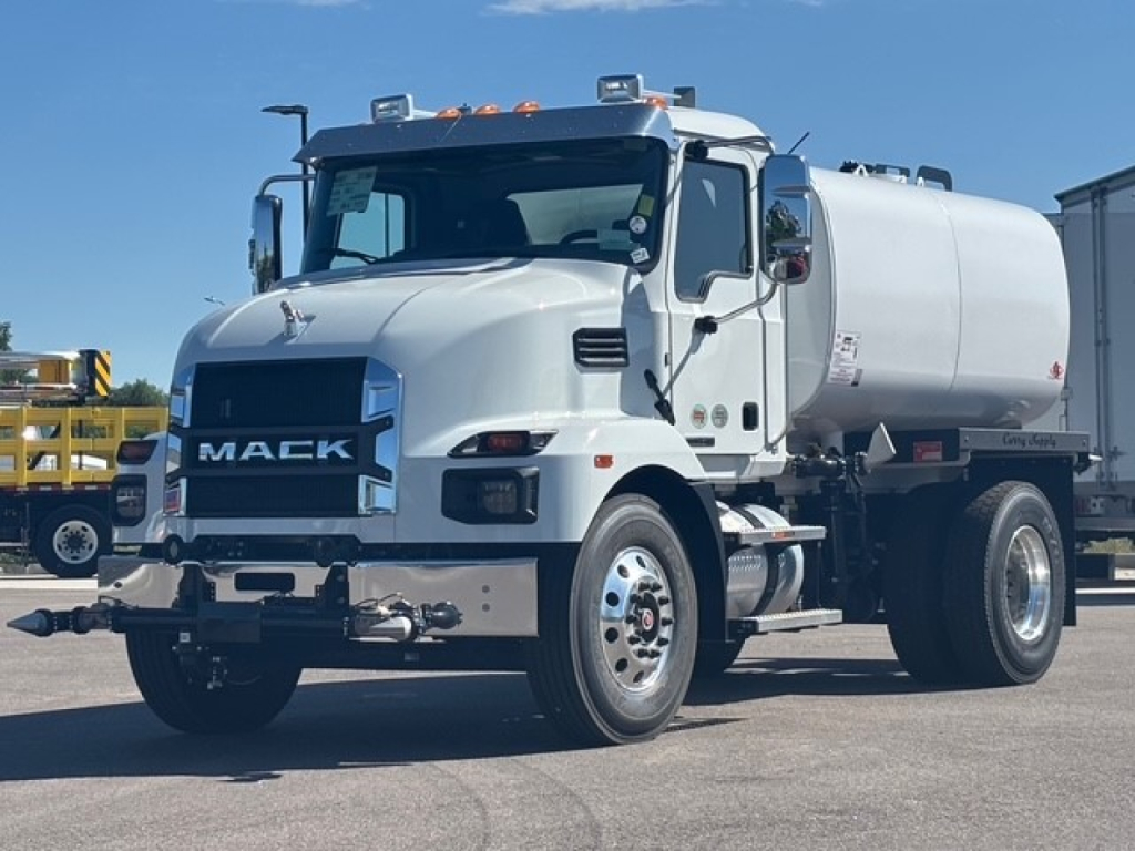 Mack MD7 front-left view showing cab, fuel tank, and wheel. Visible text includes MACK on grille and generic truck elements.