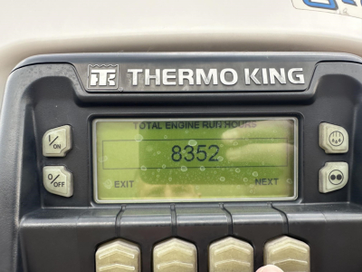 Thermo King unit on a 2020 Utility 3000R trailer showing total engine run hours 8352 on the green LCD display.