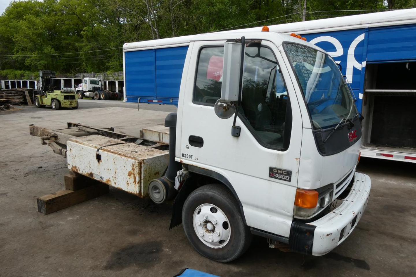 GMC W4500 box truck cab and flatbed area showing front and passenger side with rust on metal frame