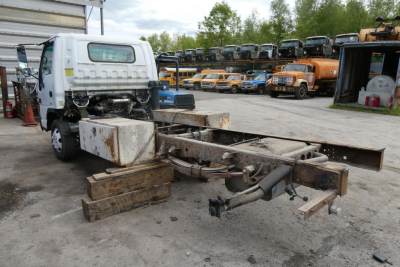 Truck chassis with cab and bare frame showing rear suspension and hitch, 2005 GMC W4500 listing image