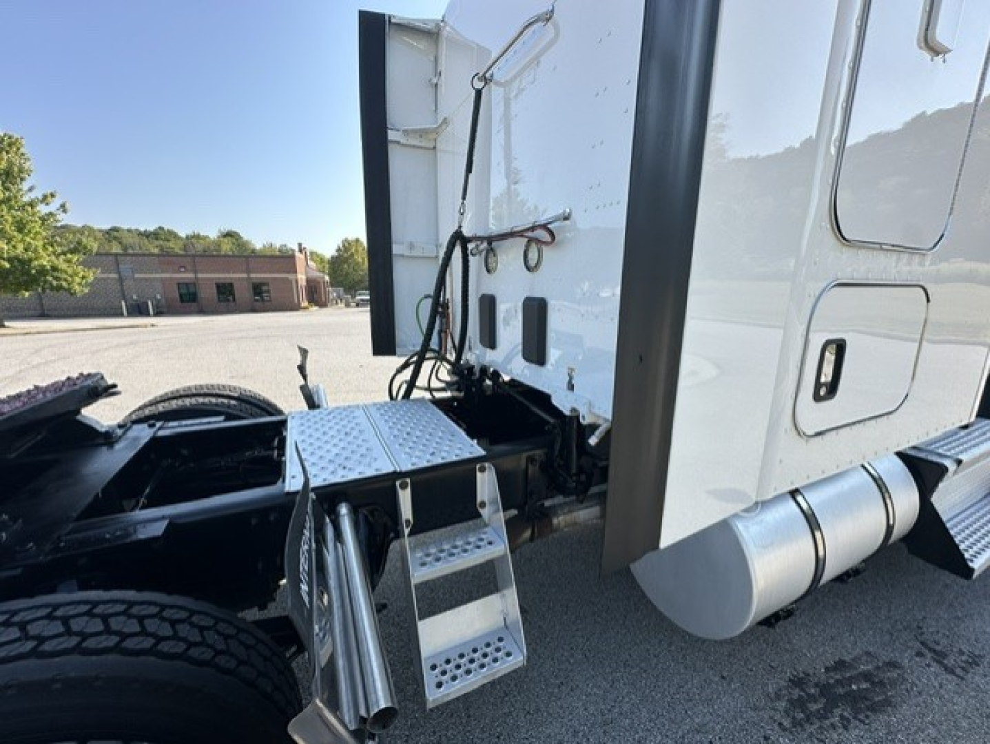 Truck cab area showing steps and fuel tank on Kenworth T680. Visible text on components not legible.