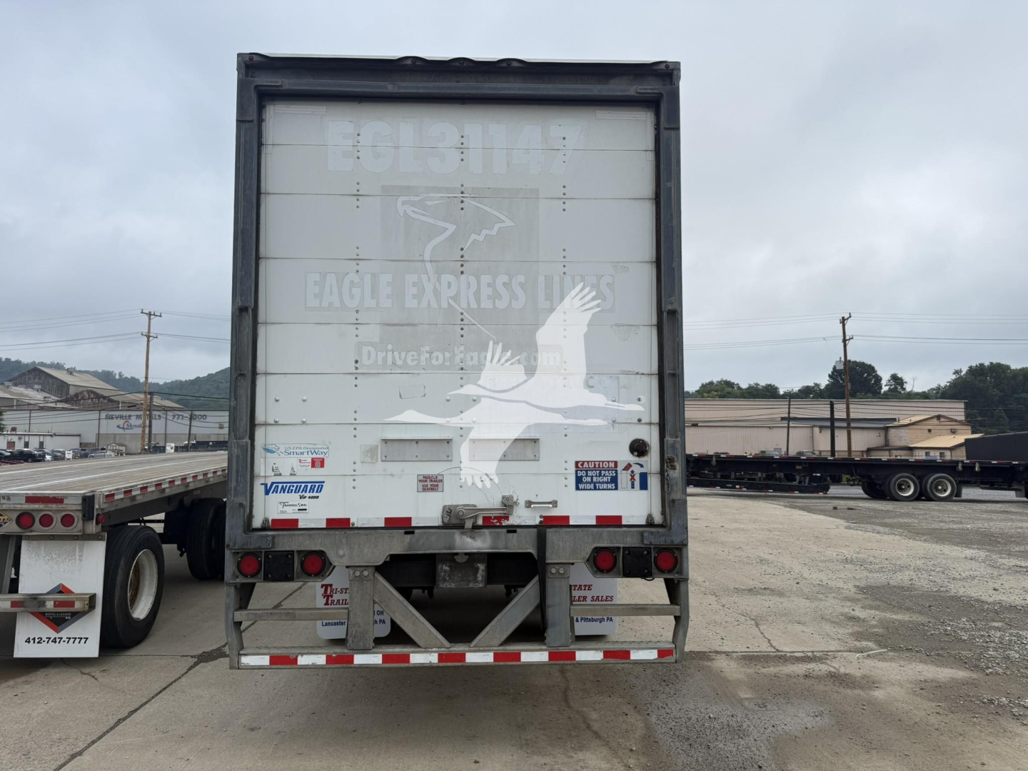 Tat rear view of Vanguard Vip 4000 trailer showing Eagle Express logo and reflective rear bumper with license-plate area.