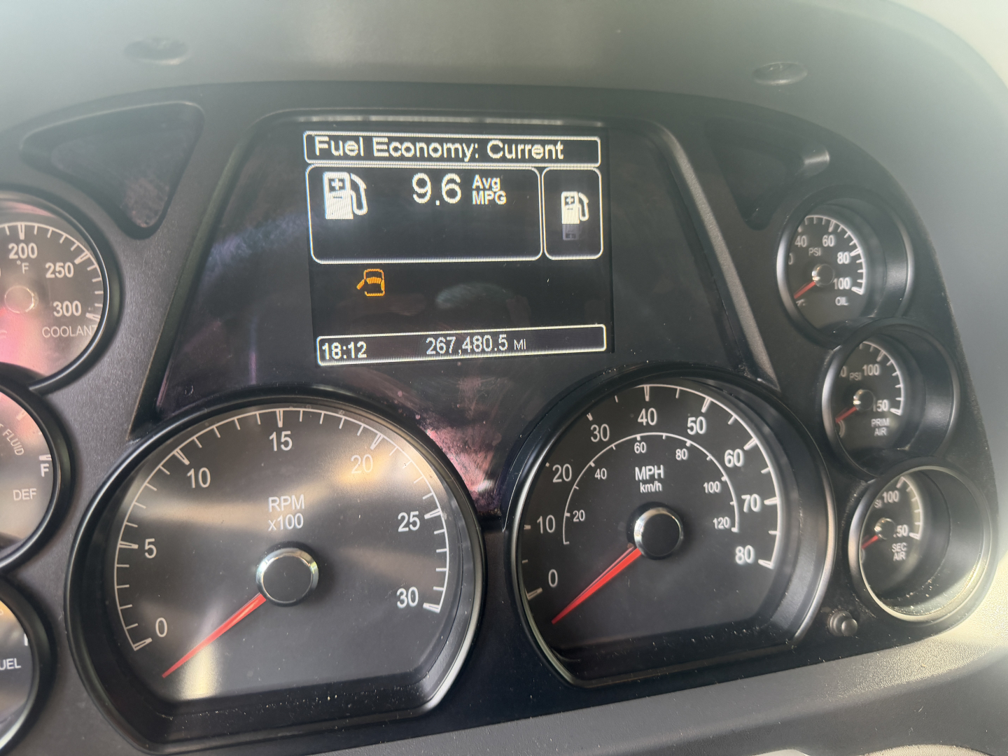 Peterbilt 579 dashboard view showing fuel economy display, RPM gauge, speedometer, and other indicators.