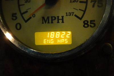 Dashboard gauge cluster with MPH dial and yellow digital display showing 18822 ENG HRS on a 2005 International 9400 cab truck.