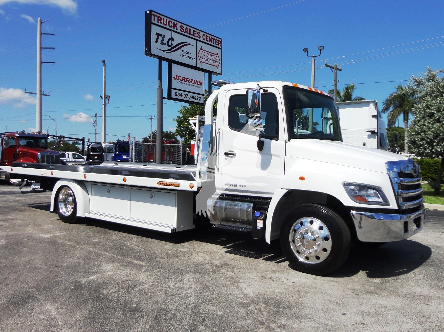 2022 Hino 268A