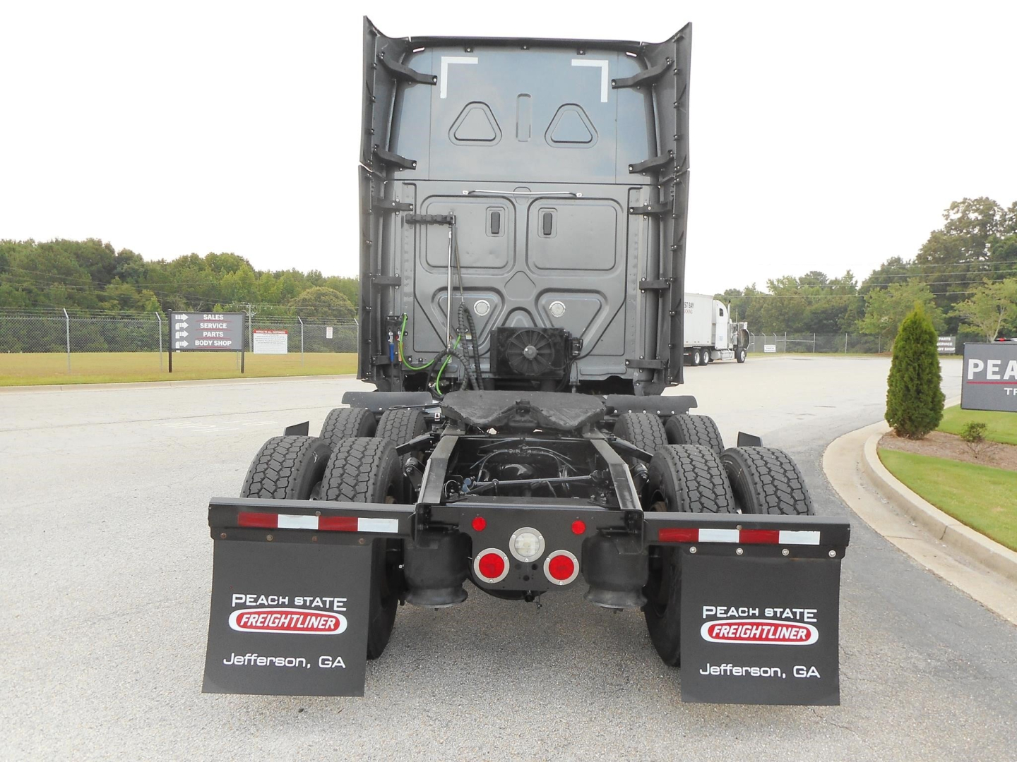 Truck rear view showing fifth wheel and dual rear axles of a 2022 Freightliner Cascadia 126 conventional sleeper