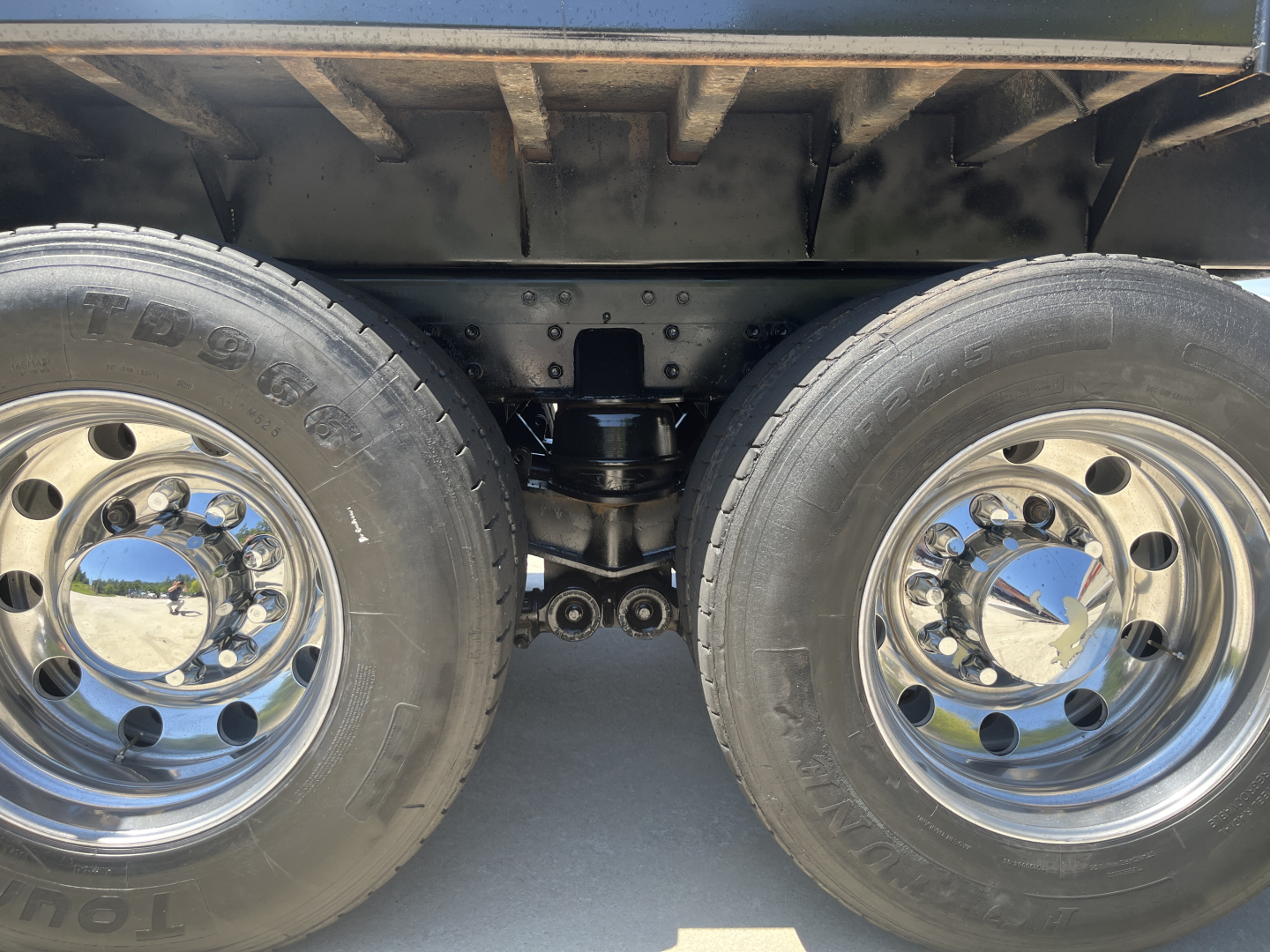 Kenworth T800 rear dual axle truck wheels and suspension undercarriage view showing twin tires and chrome rims