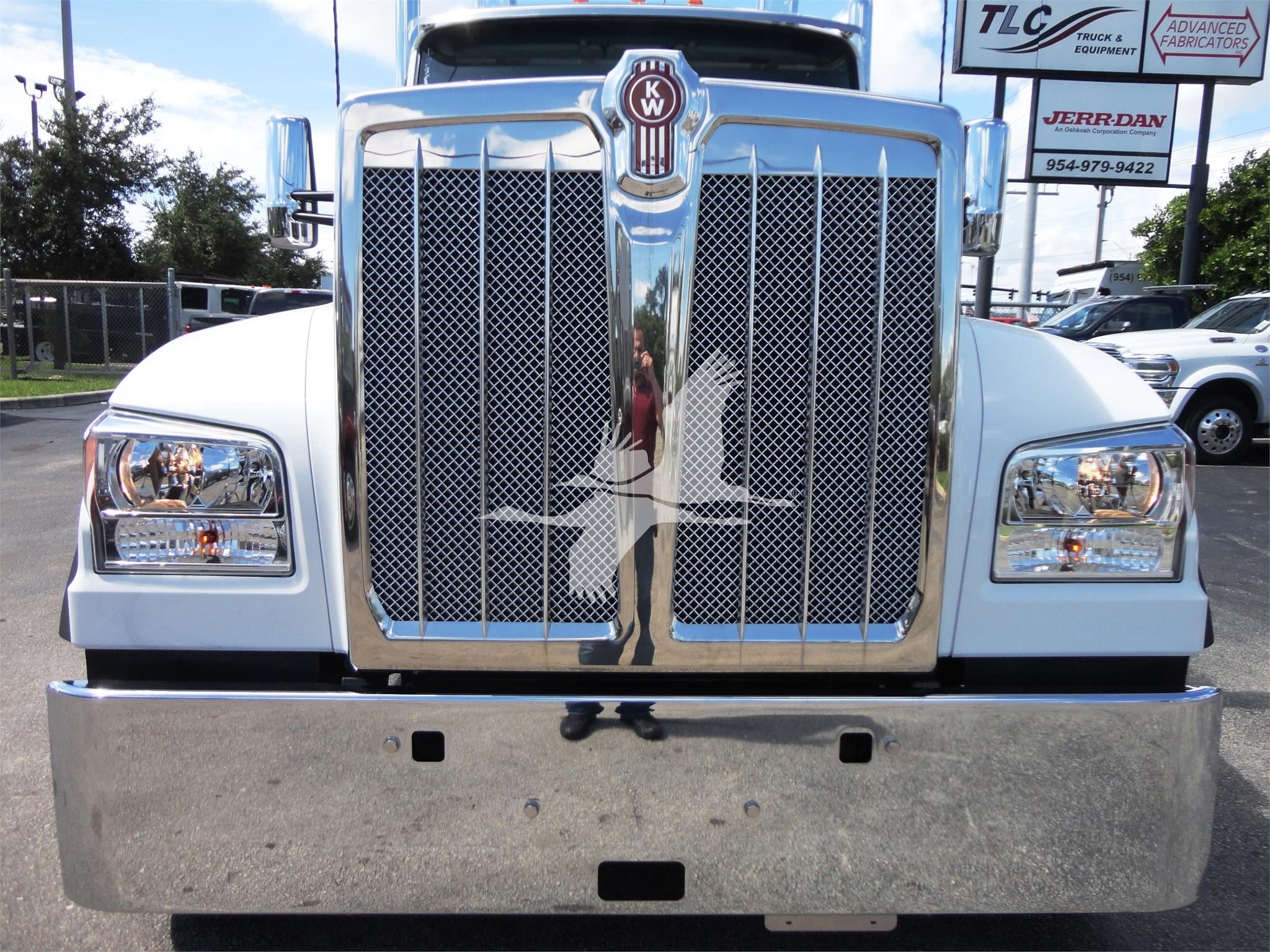 2022 Kenworth W900