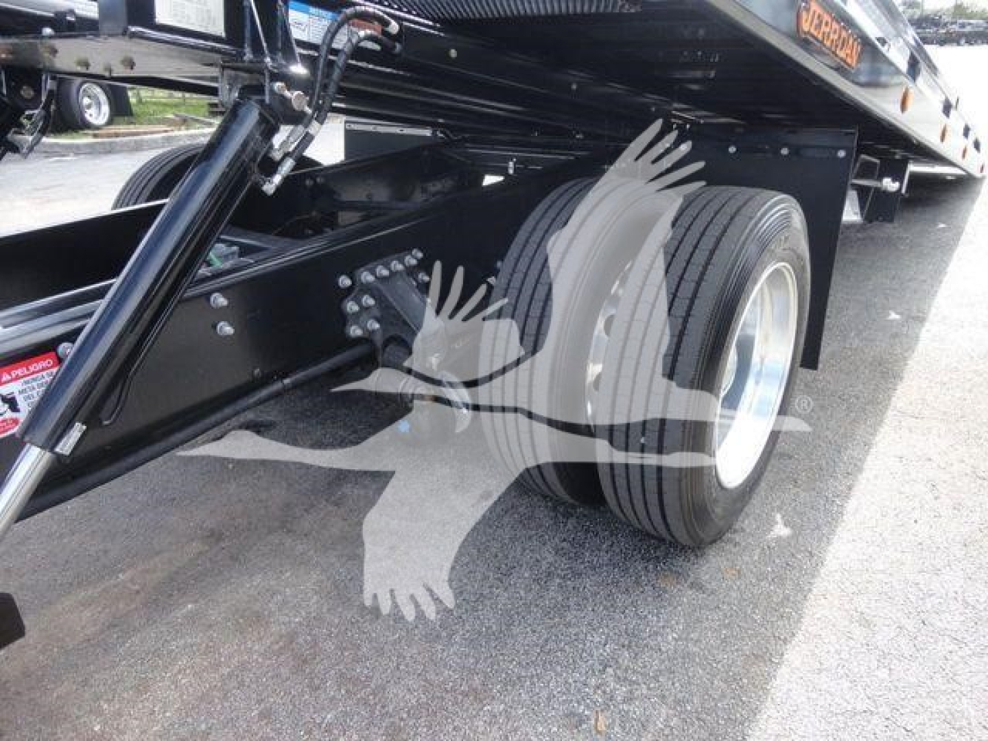 MD6 rollback truck wheel assembly with dual rear tires and frame showing suspension and hydraulic components.