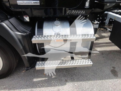 Truck side view showing metal diamond-plate steps and fuel tank along the Mack MD6 chassis. Visible text includes MACK MD6 badge on the cab.