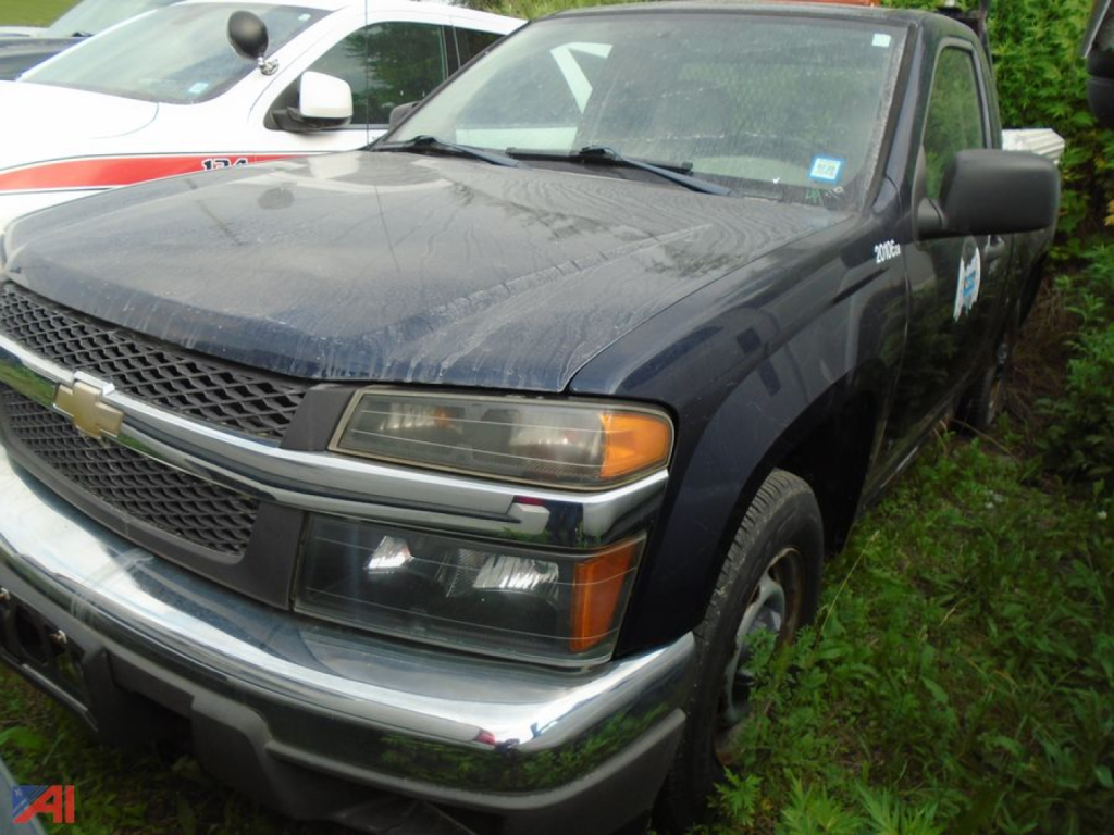Chevrolet Colorado pickup truck 2008 2WD front-left view with dark blue paint, chrome grille, and headlights.