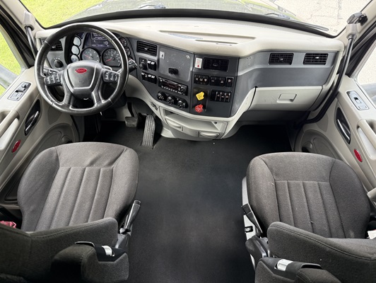 2022 Peterbilt 579