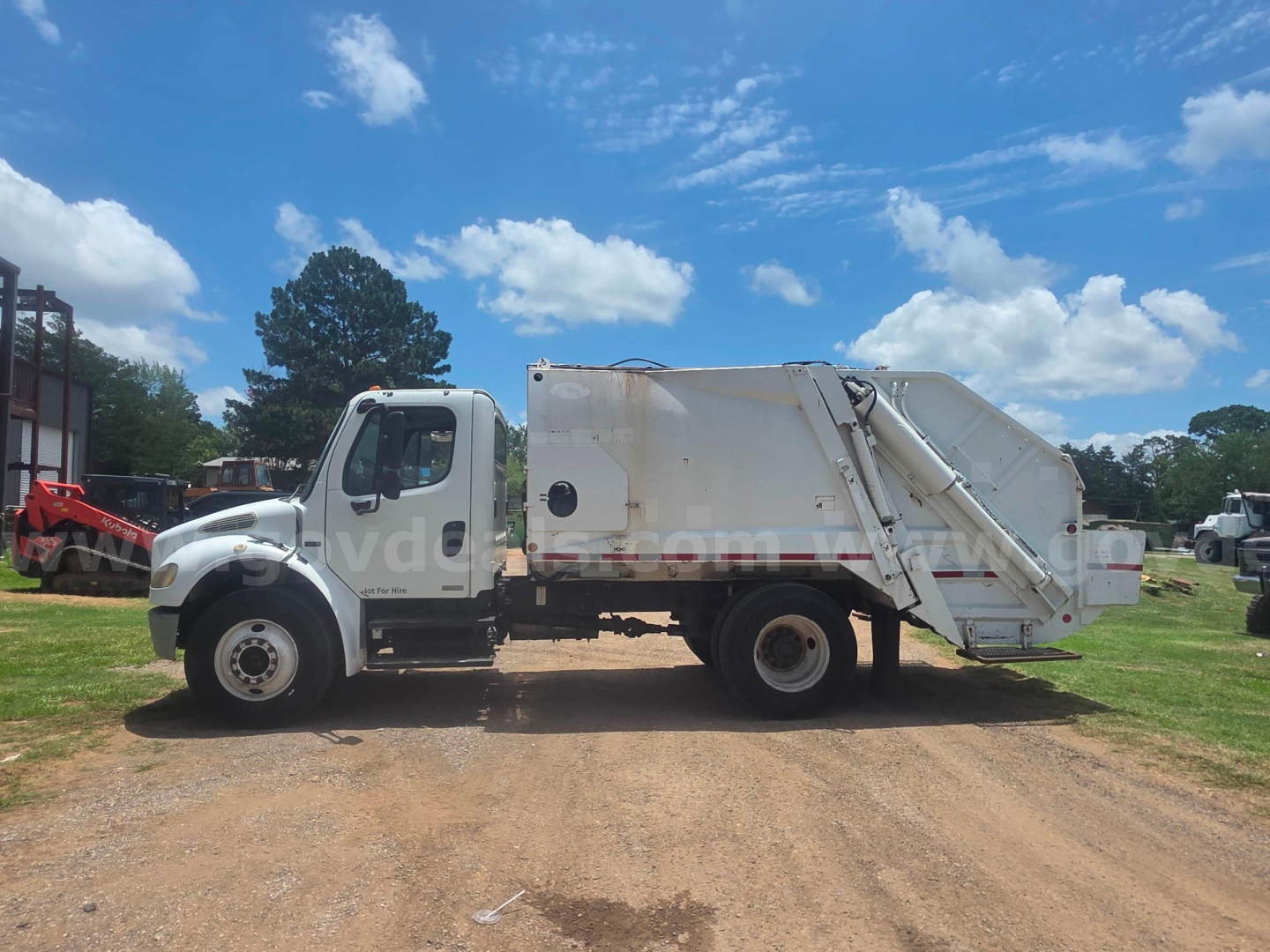 2008 Freightliner M2 106 dump truck side profile showing GCWR and body.