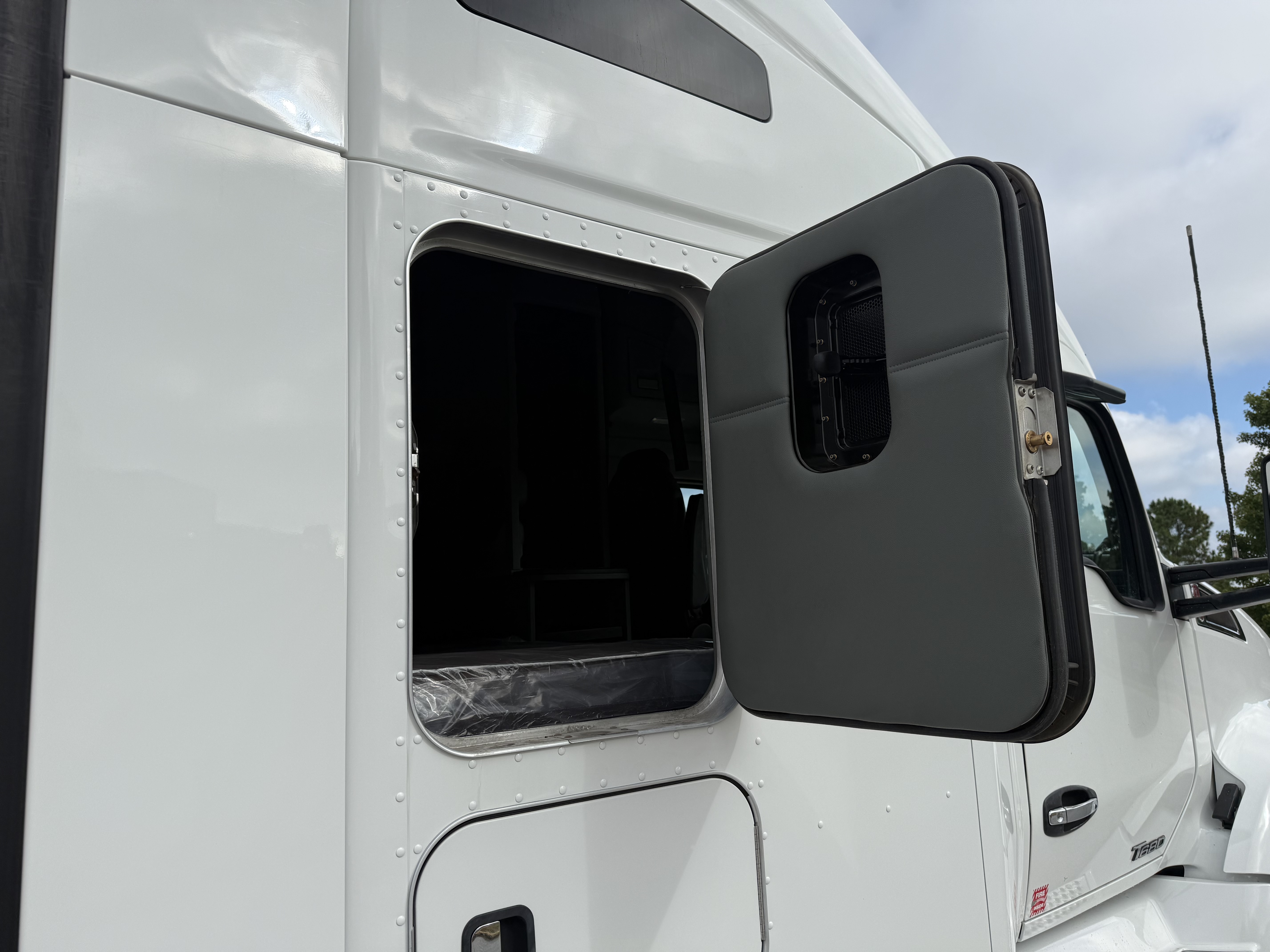 2022 Kenworth T680