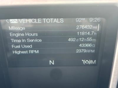 Vehicle totals screen showing mileage 276432 mi, engine hours 11814.7 h, time in service 492d12h55m, fuel used 43366, highest RPM 2379 RPM, clock 9:26, temp 92°F.