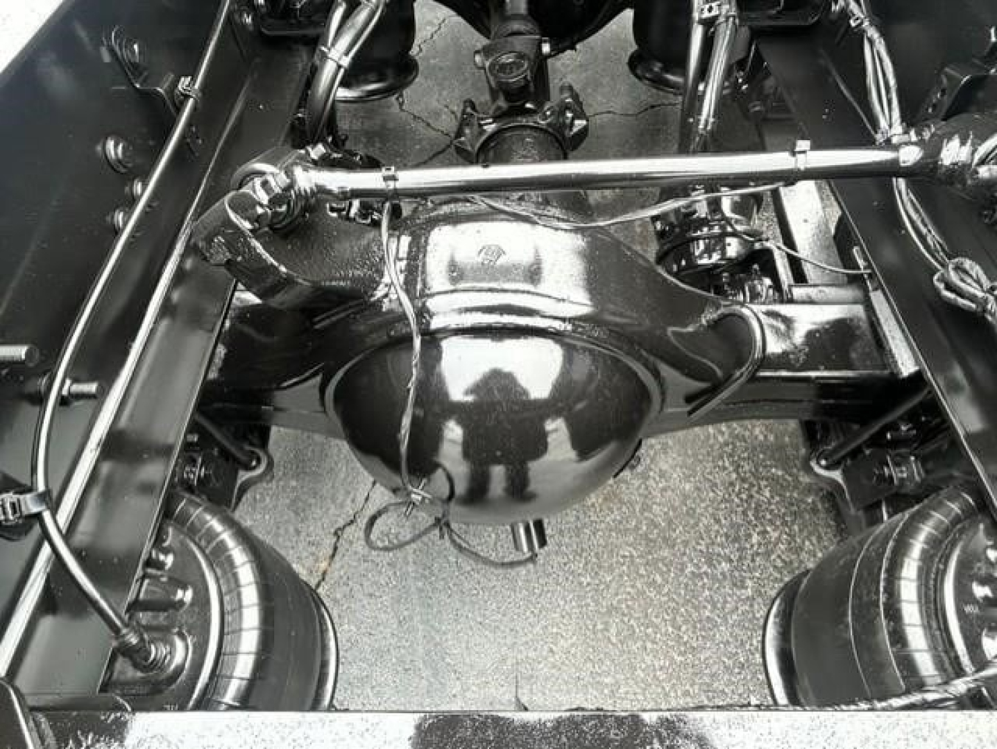 Rear axle and differential housing of a Freightliner Cascadia 126 chassis showing suspension components and driveshaft framing.