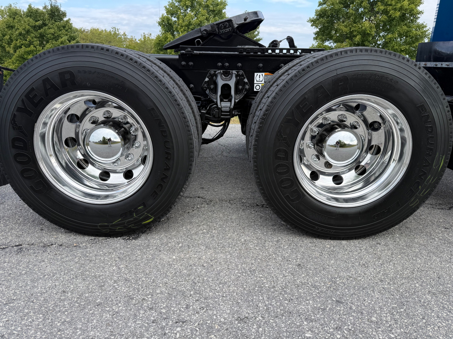 Dual rear truck wheels and suspension on a Peterbilt 579 in-service tag