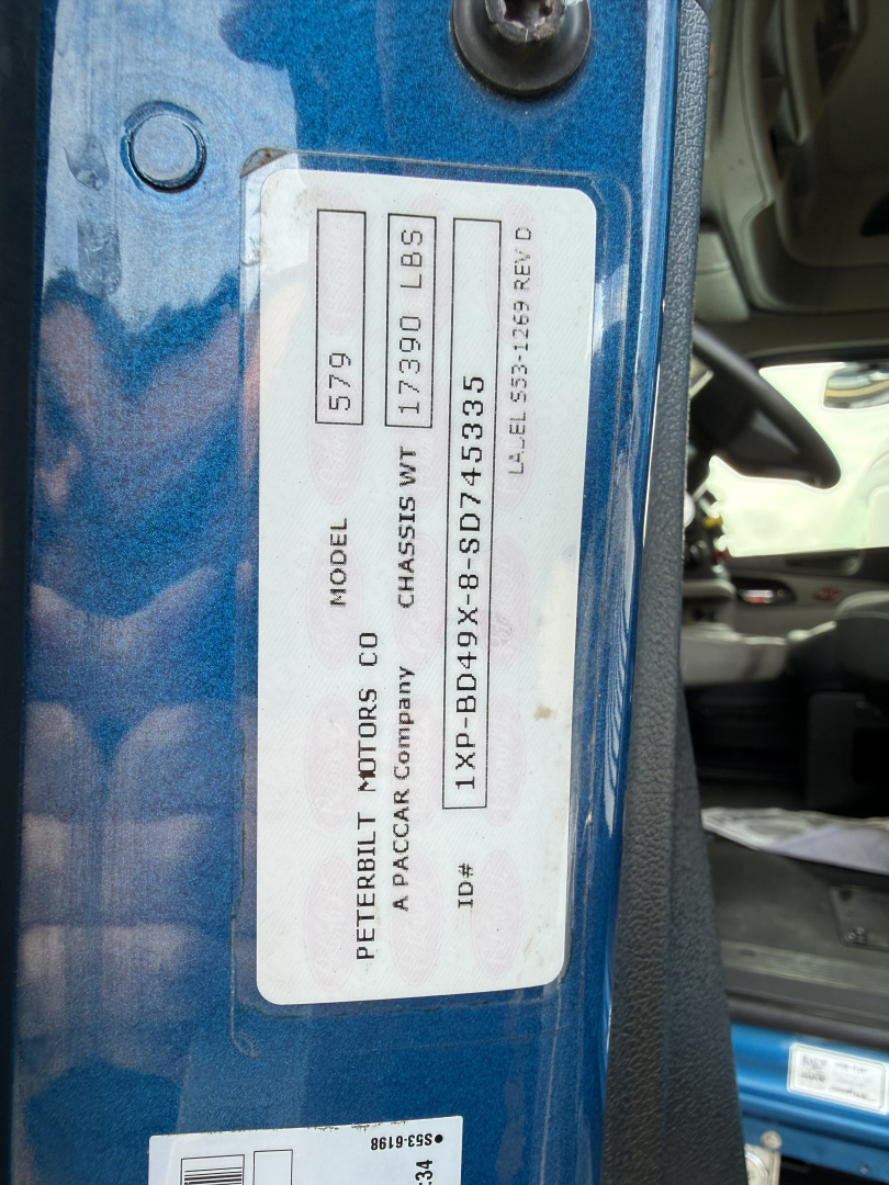 Peterbilt 579 model label inside door jamb listing model 579, chassis wt 17390 lbs, Peterbilt Motors Co A Pac Car Company, VIN 1XPBD49X8SD745335.
