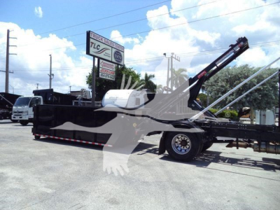 Truck mounted roll-off crane on a 2020 International MV with VIN 3HAEUMML6LL880582, stock T80582, used vehicle.