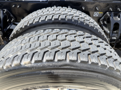 Peterbilt 579 drum/tire area showing dual rear tractor tires with tread pattern and wheel rims.
