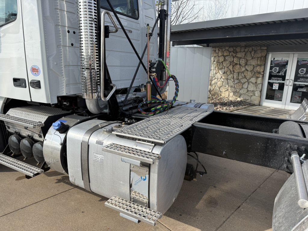 Volvo VHD64FT300 cab and fuel tanks side view with steps and air tanks visible.