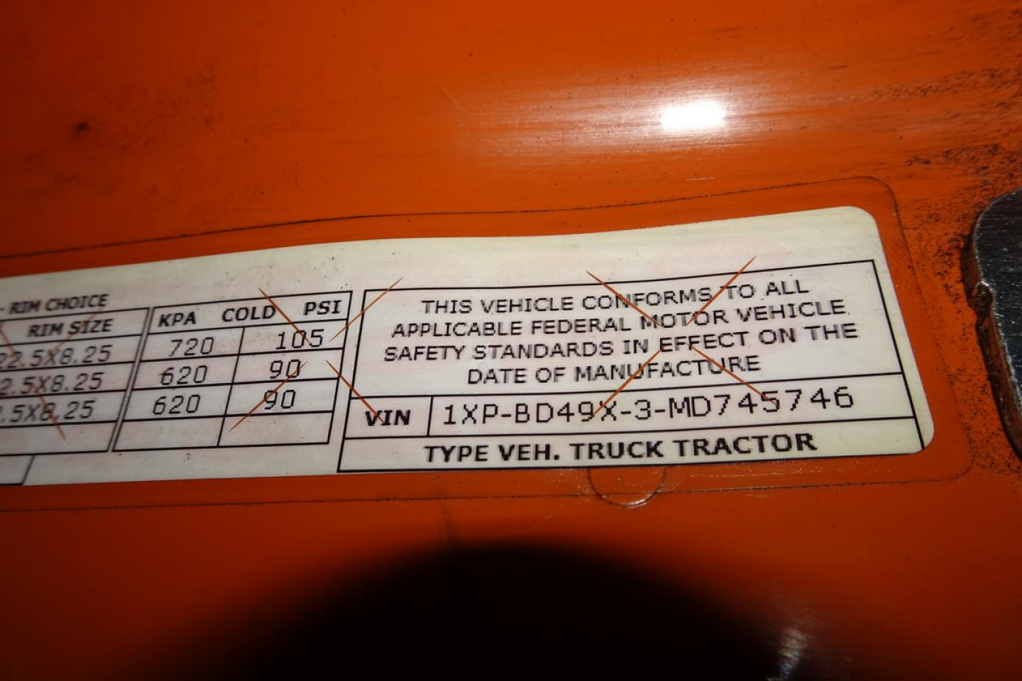 Label on Peterbilt 579 truck showing VIN 1XPBD49X3MD745746 and vehicle type.