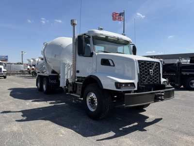 Volvo VHD64B300 mixer truck side view showing concrete mixer drum and front grille.