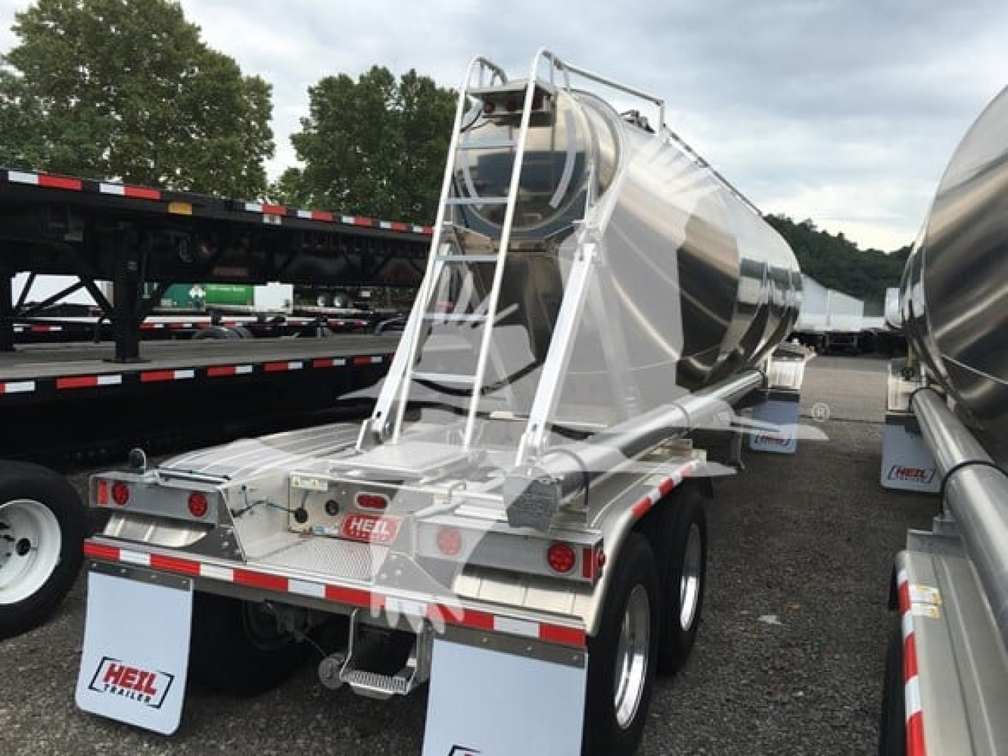  Heil Cementer trailer in-yard showing stainless steel tank and dual rear wheels, ladder and rear lights.