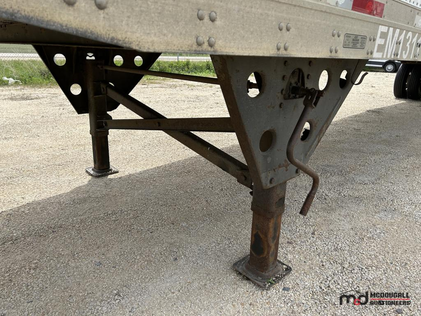 Trailer landing gear and underframe of a 53' dry van trailer showing stabilizer legs and support frame.