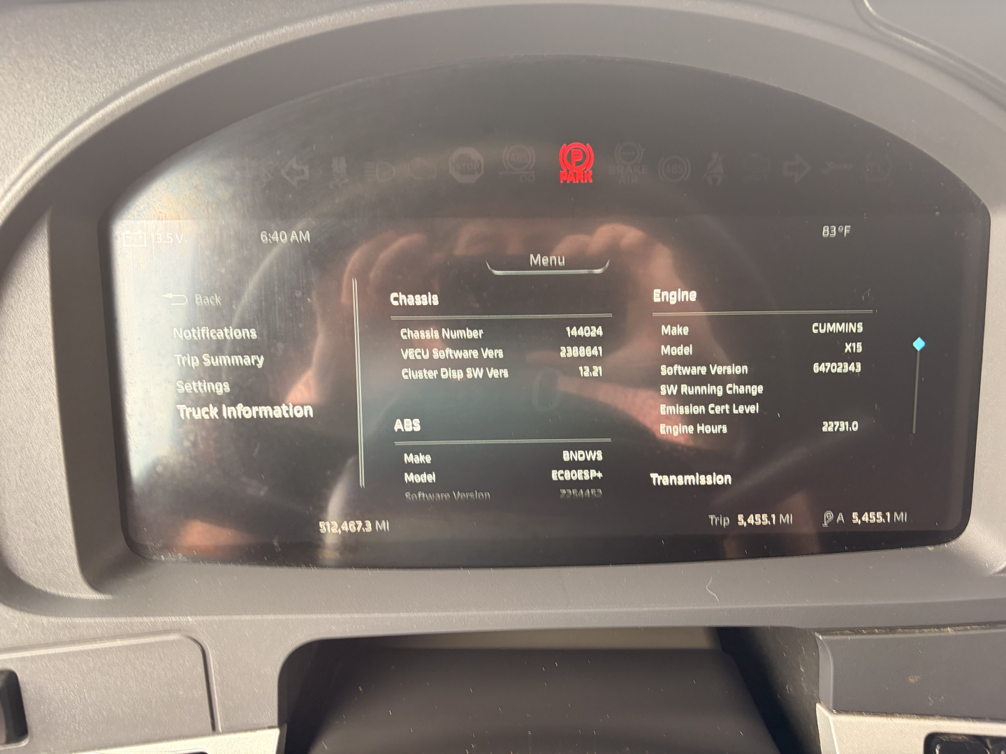 Kenworth T680 dashboard screen showing vehicle information: chassis number 144004?, engine Cummins, software version, trip data; ABS details; transmission details.