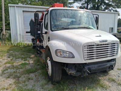 Truck front view of a 2014 Freightliner Grapple with hydraulic arm and metal framework on bed, VIN 1FVACDT1EHFU8003.