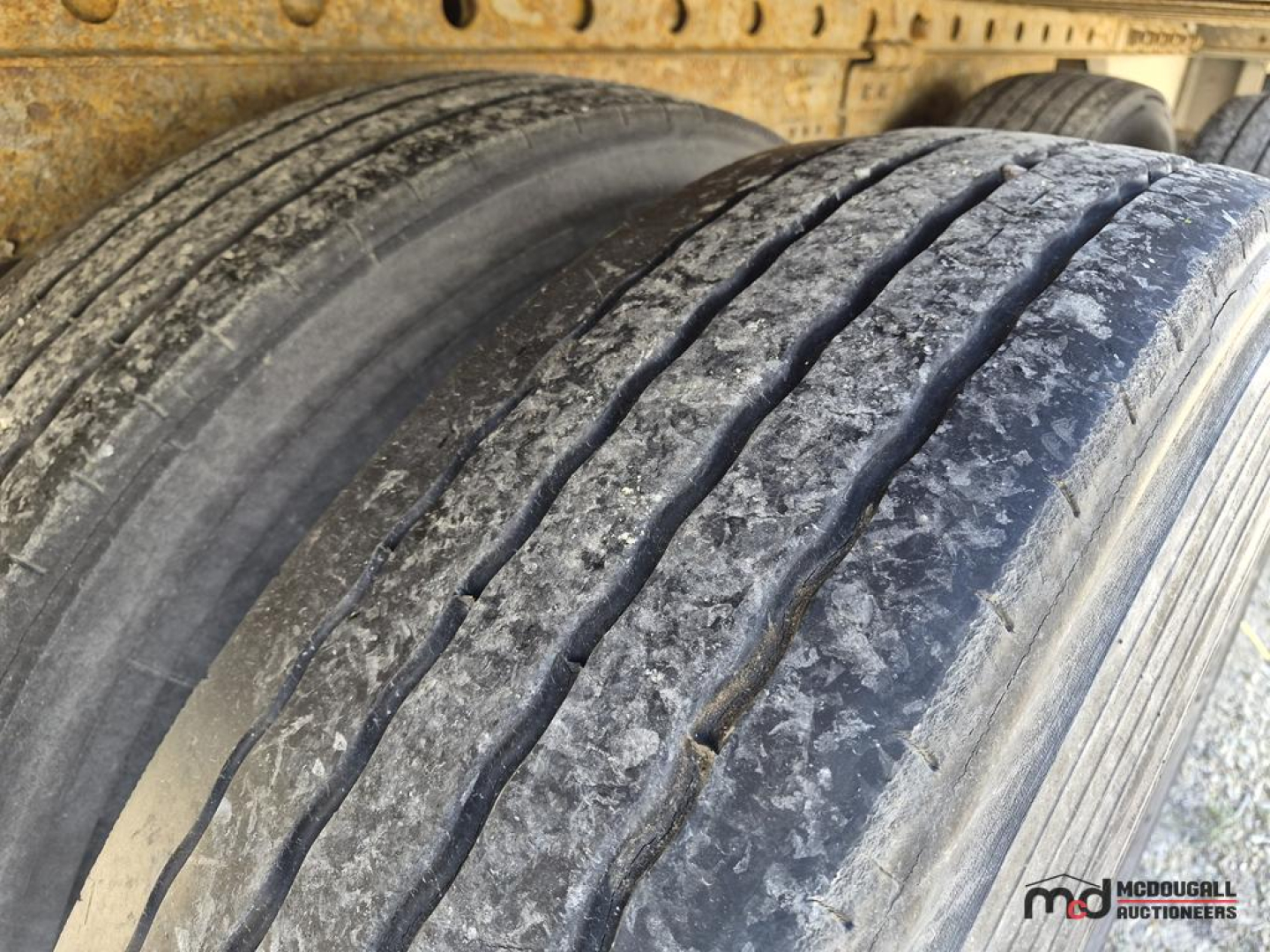 Trailer tire tread close-up on a 2017 Great Dane 53' dry van semi trailer showing worn dual tires and metal undercarriage.
