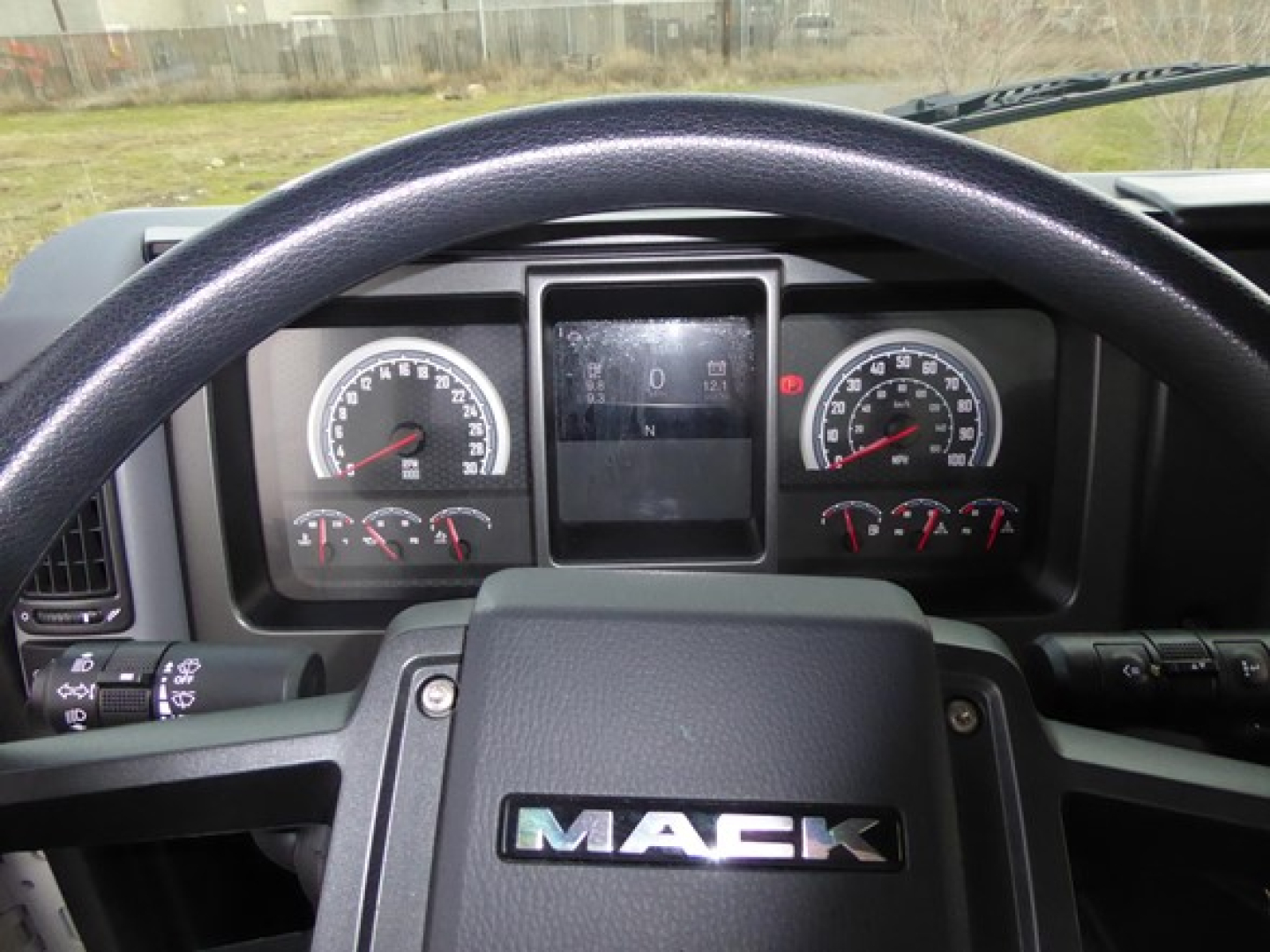 MD6 dash cluster showing steering wheel with MACK badge and instrument gauges