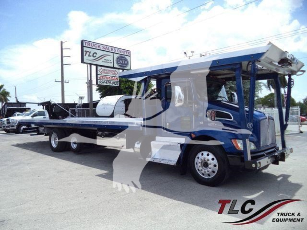 Kenworth T370 rollback truck with a car carrier flatbed and hoist in blue and white, VIN 2NKHHJ7X6GM483588, stock T83588.
