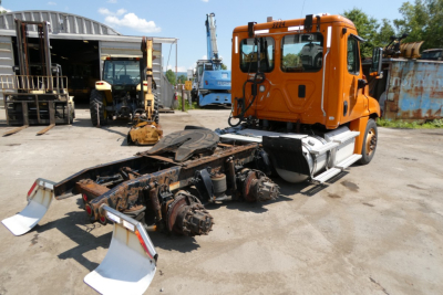 Front cab of a 2016 Freightliner Cascadia 125 daycab with exposed chassis and drive axles detached.