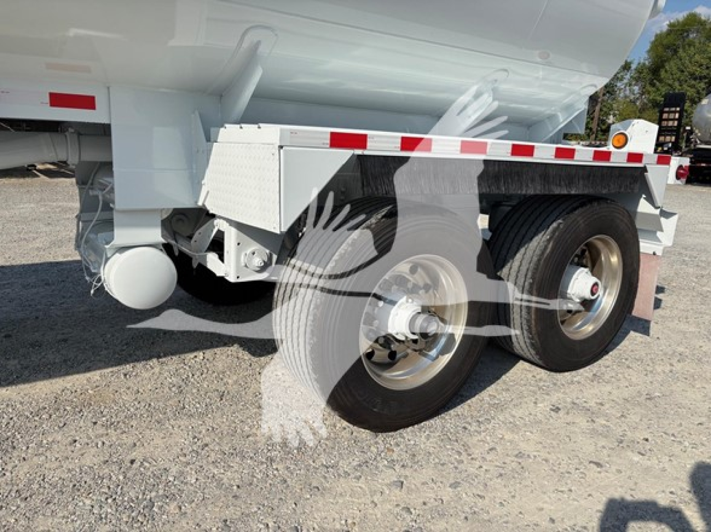Trailer axle and wheel assembly of a 2019 Heil Dot406 utility trailer showing dual rear wheels and tire rims.